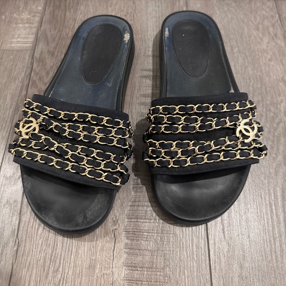 Chanel Slides - Picture 2 of 6